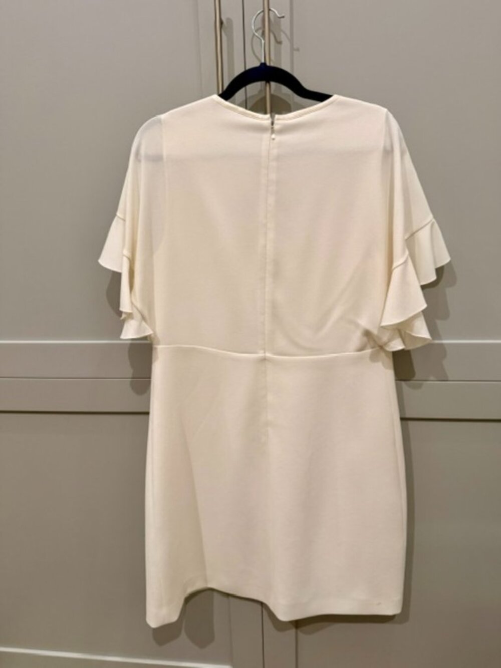 Elie Tahari Theodore Flutter Sleeve Sheath Dress in a cream/white shade. - Picture 3 of 4